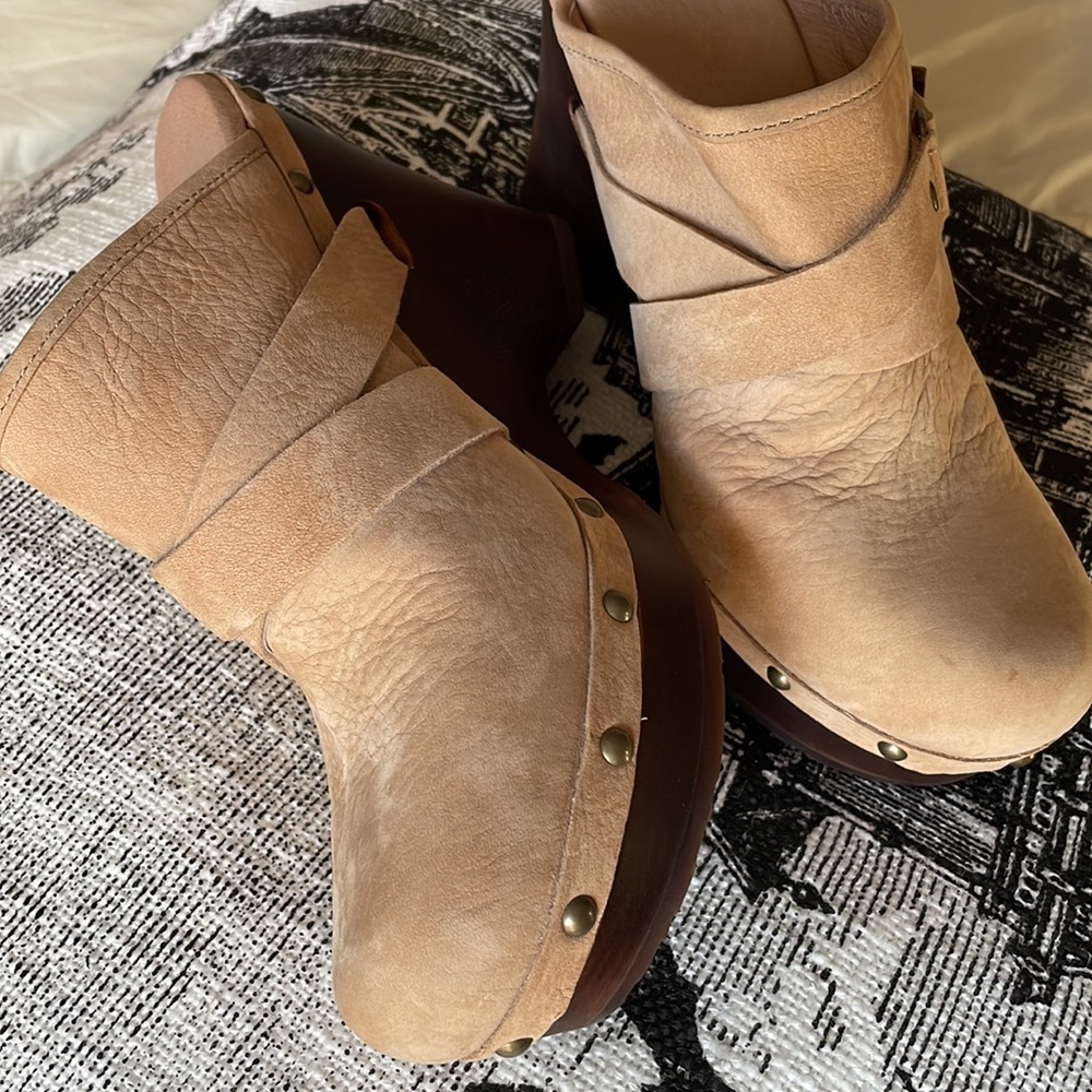 Uggs Clogs - image 7